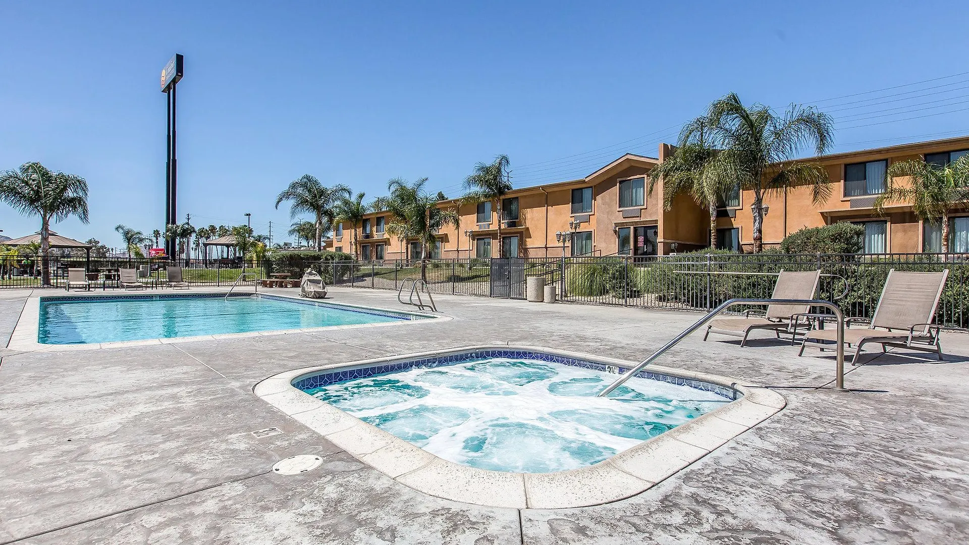Comfort Inn & Suites Colton